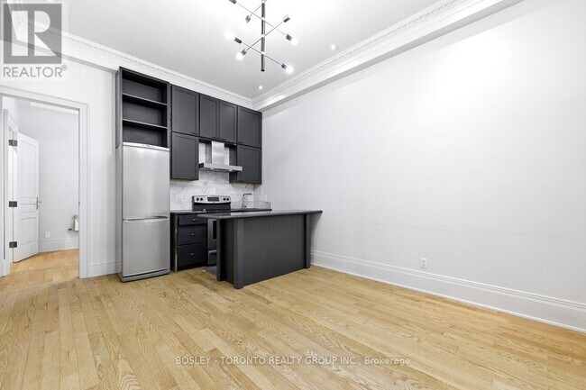 Photo - 21 Lansdowne Ave