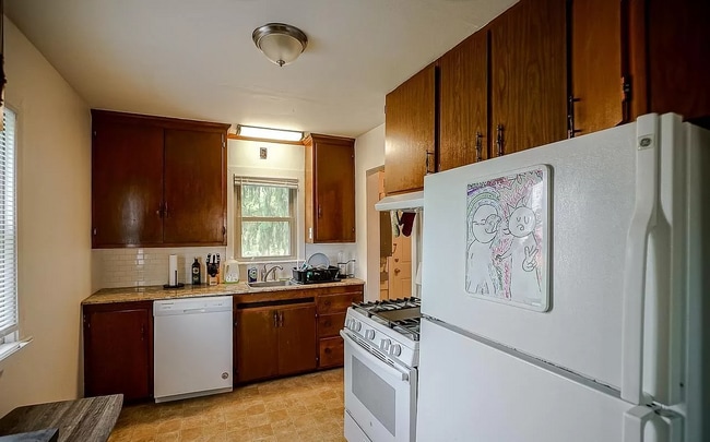 Photo - 1318 W Clarewood Ave