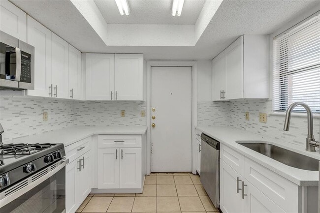Building Photo - 9604 Night Star Dr