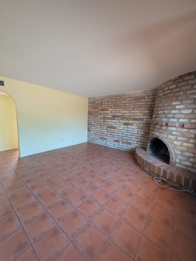 Photo - 2 Bedroom 1 bath with exposed brick Available August 1st 2026