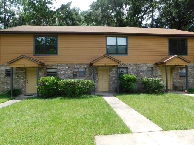 Building Photo - Well Maintained Tower Oaks Townhouse!