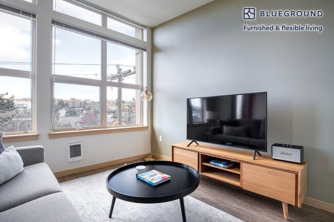 Photo - 3920 Stone Way N Unidad FL4-ID566