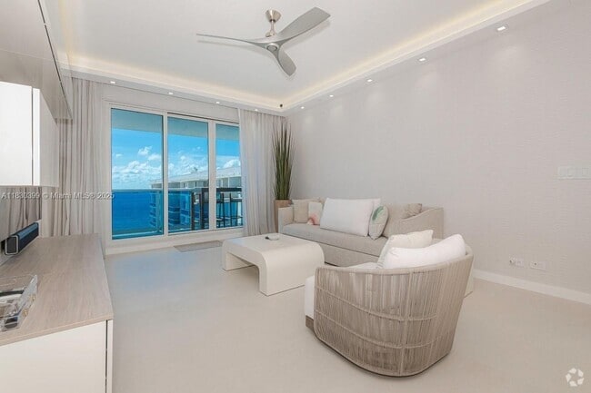 Building Photo - 2301 Collins Ave Unit PH20 Rental