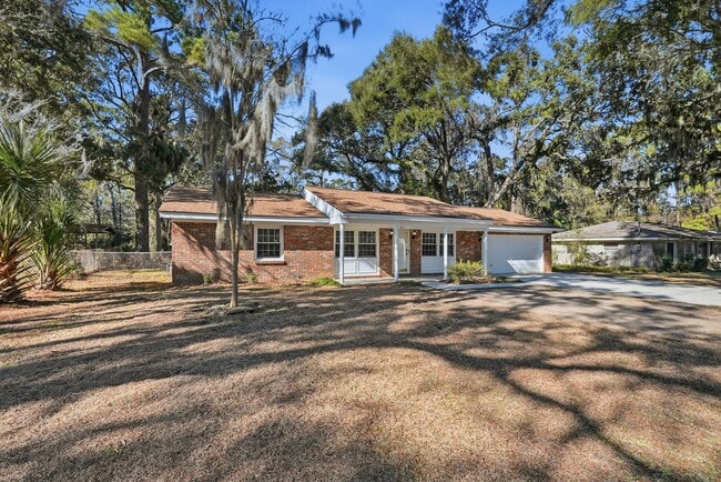 Photo - Ranch Home on Wilmington Island For Lease!