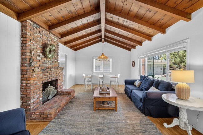 Building Photo - 237 Avenida Montalvo Unit A