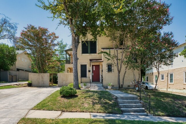 Building Photo - 526 Pershing Ave Unit A