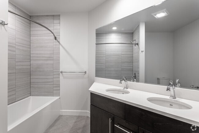 2HAB, 2,5BA - 1575 ft² - Water Club Luxury Living