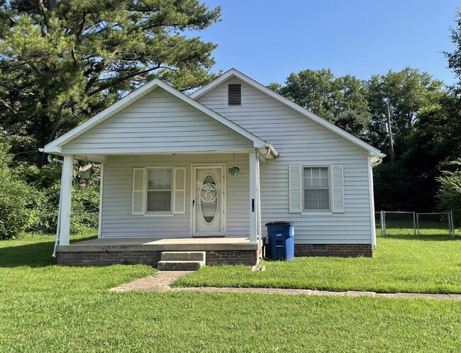 Building Photo - "Charming 2-Bedroom Gem on Raven St – Your... Rental