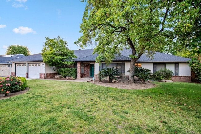 Building Photo - 3094 W Escalon Ave