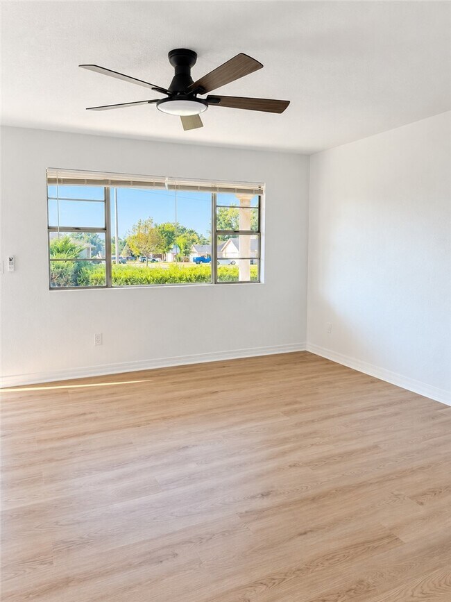 Photo - 1325 W Price Ln