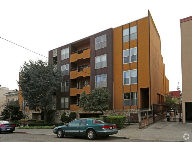 Euclid Plaza Apartments - Euclid Plaza Apartments