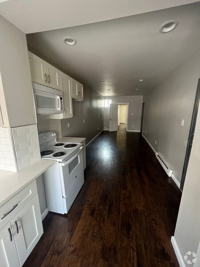 Building Photo - 908 E Schiller St Unit First Floor Rental