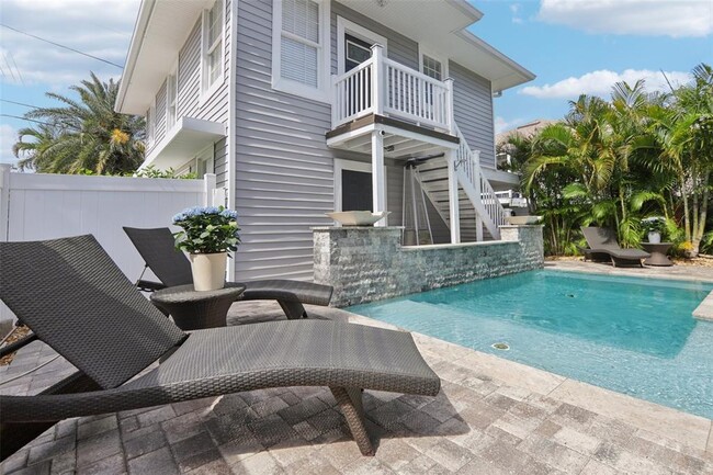 Photo - 157 9th Ave N