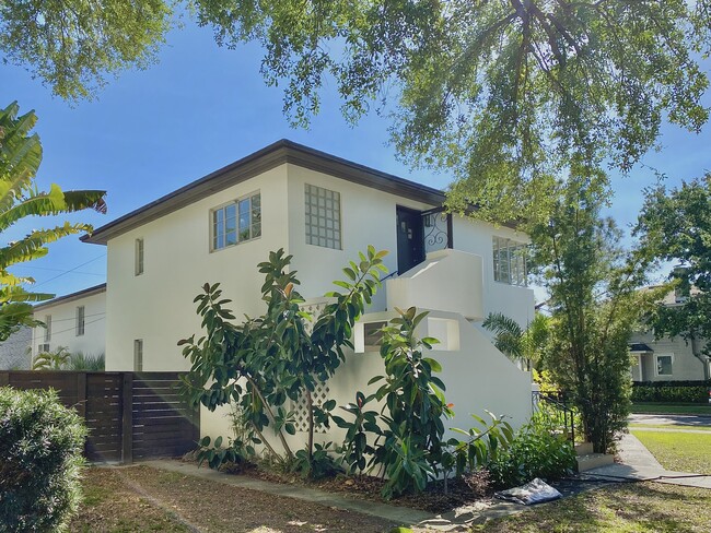 Building Photo - 306 14th Ave NE Unit 1