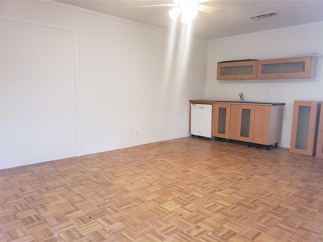 Photo - 609 Bissonet Ln