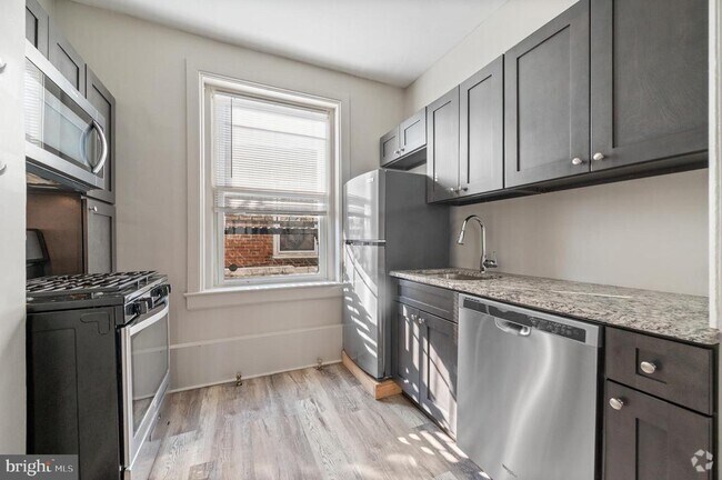 Building Photo - 834 W Lancaster Ave Unit 2R Rental