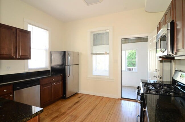 Photo - 2519 N Francisco Ave Unit 2