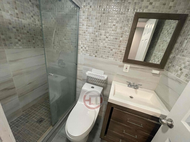 Photo - 2076 Matthews Ave Unit B