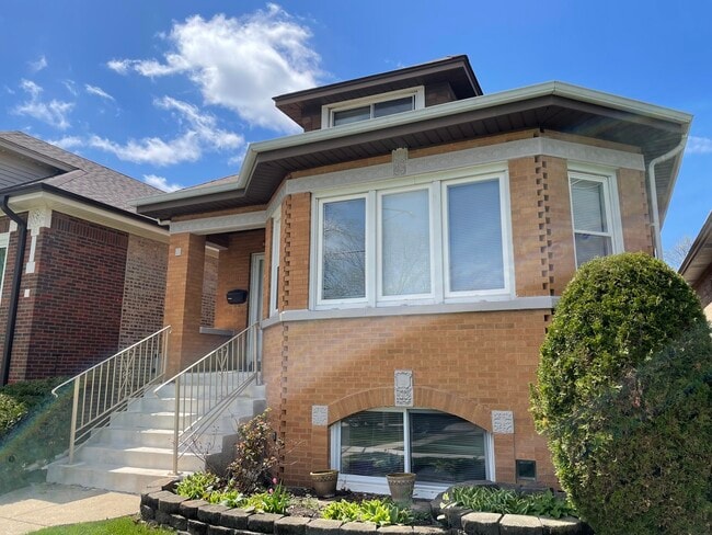 Building Photo - 7659 W Sunset Dr