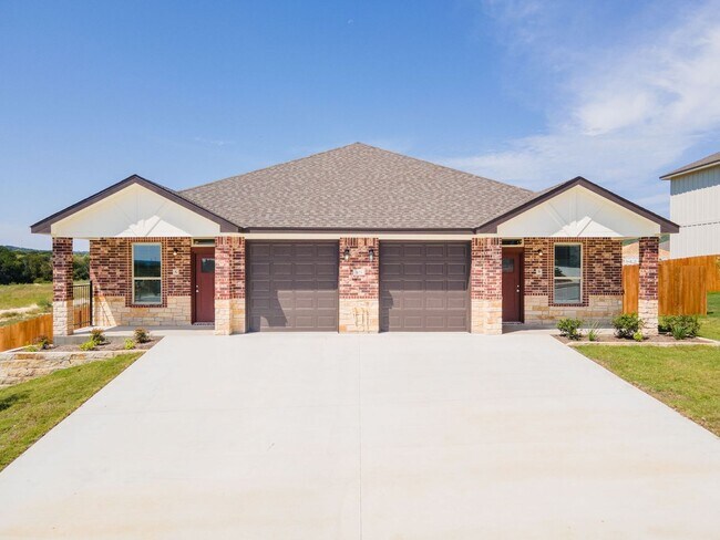 Building Photo - 1 MONTH FREE RENT!!! Rental