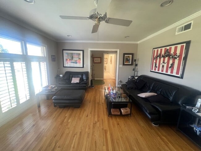 Photo - Beautiful One Level, 3 Bedroom, 3 Bathroom Tarzana Pool Home for Lease!