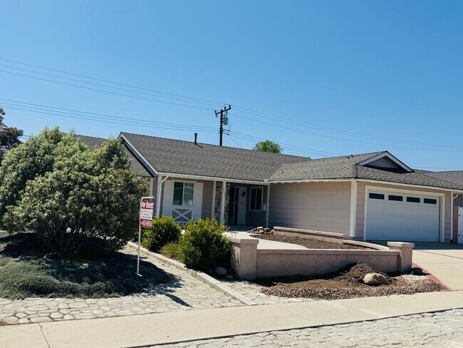 Building Photo - Single Level 3 Bedroom Bliss