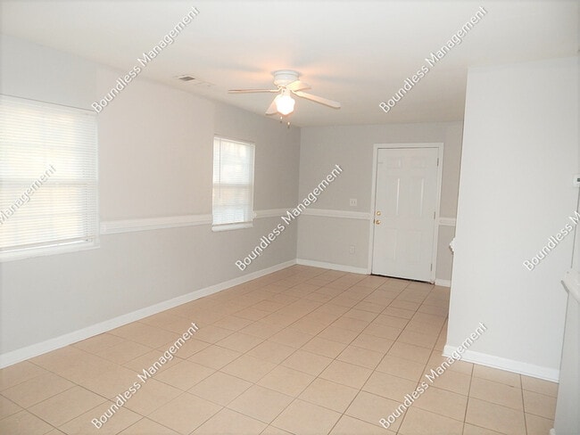 Photo - 704 Mercer St SE