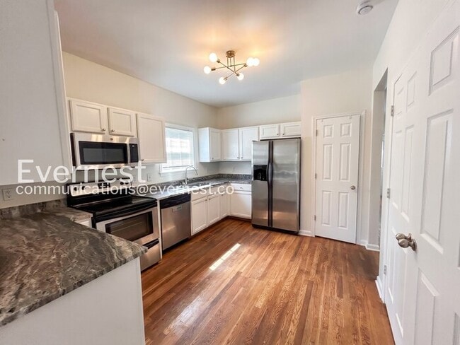 Photo - 157 Little St SE
