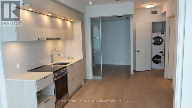 Photo - 448 Burnhamthorpe Rd W Unité 3612