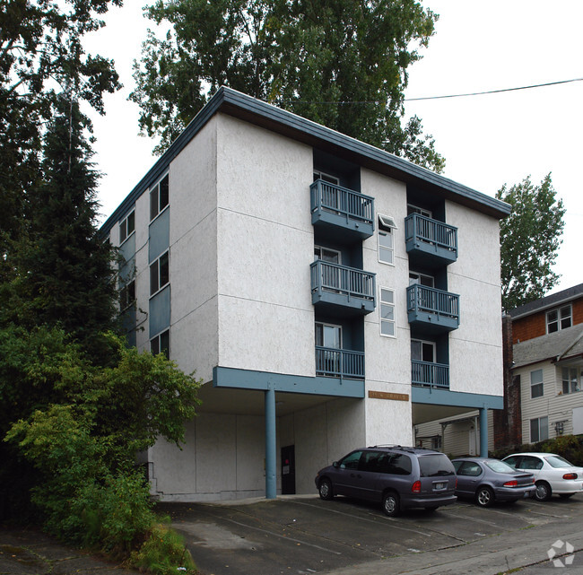 Building Photo - Discover Comfortable Living at Wembley Par... Rental