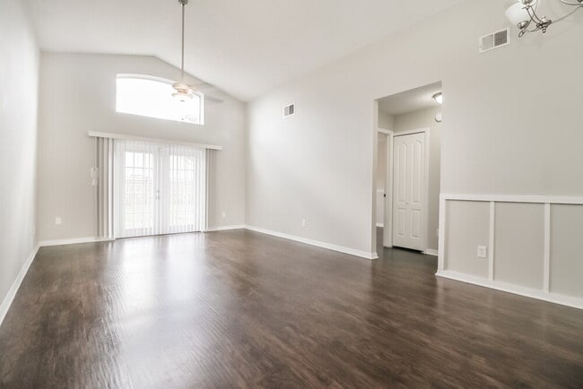 Photo - 2630 Delcrest Dr