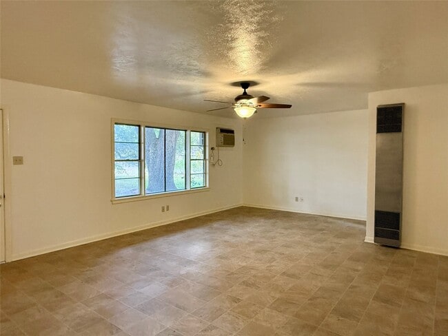 Photo - 219 Moore St