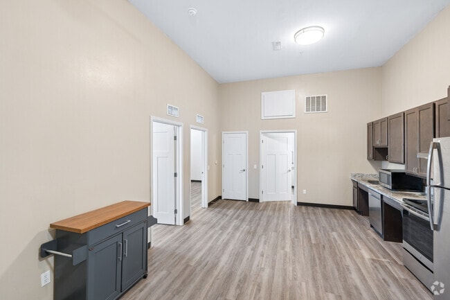 2BR, 1BA - 810SF - Kitchen