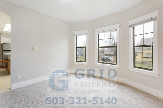 Photo - Spacious Craftsman Home - Huge Lot - N Portland!