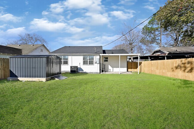 Building Photo - 4406 Edison St