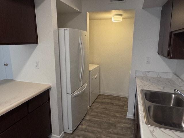 Kitchen - 7602 N 61st Ave Unit 7606