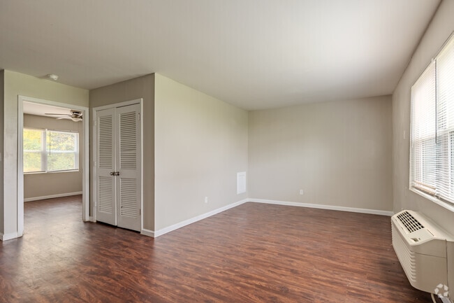 1BR, 1BA - 850SF