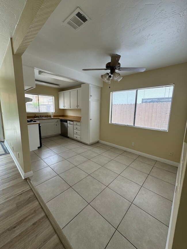 Photo - 812-818 E Fairway Dr Unit 812