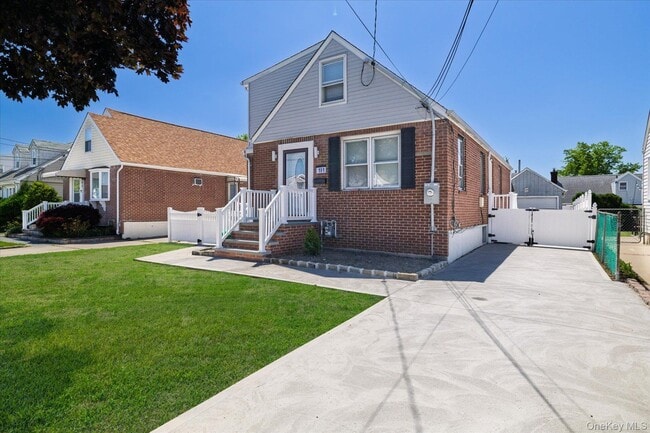 Photo - 191 Raff Ave