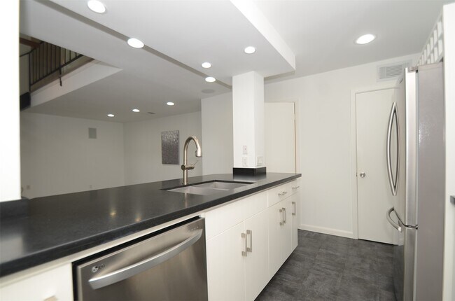 Photo - 5524 Beverly Hill St Unit 2