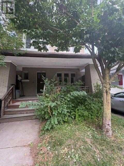 Photo - 370 Spadina Rd