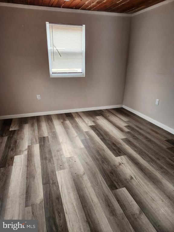 Building Photo - 9349 Valley Rd Unit 109