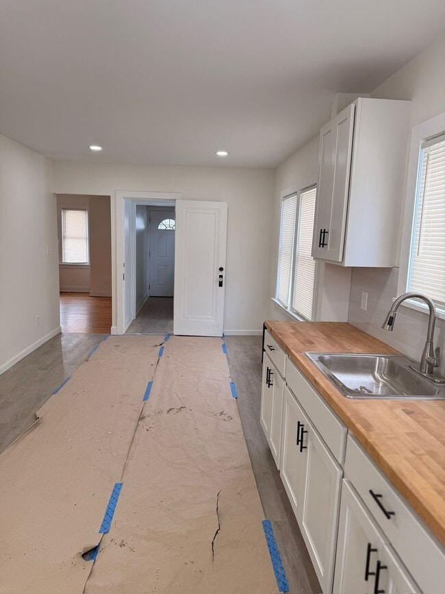 Photo - Oakland-Akron Unit 967 Oakland