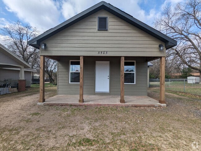 Building Photo - Available Now-  Remodeled 3 Bedroom Rental