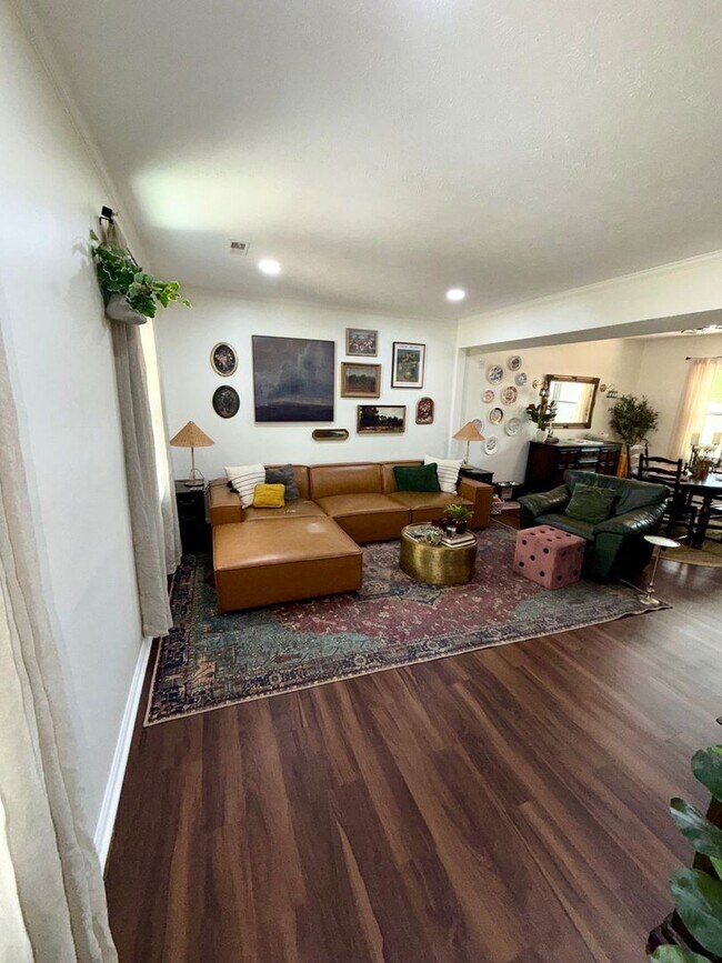 Photo - 4 Bed 1 Bath Home for Rent in Newport News!