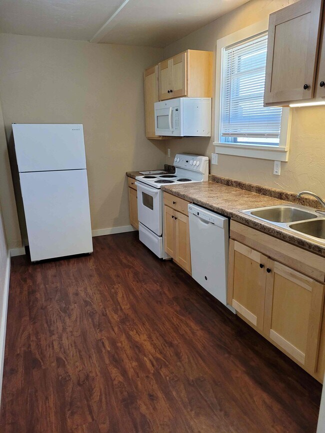 Building Photo - 915 W Highland St Unit Upper