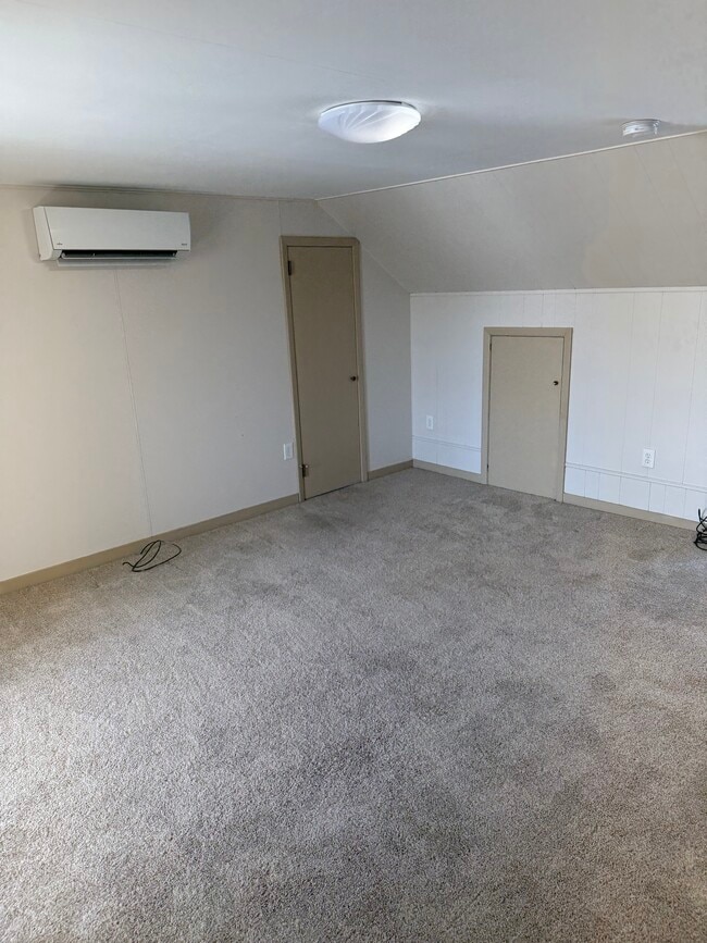 Building Photo - 49 E High St Unit 49 High