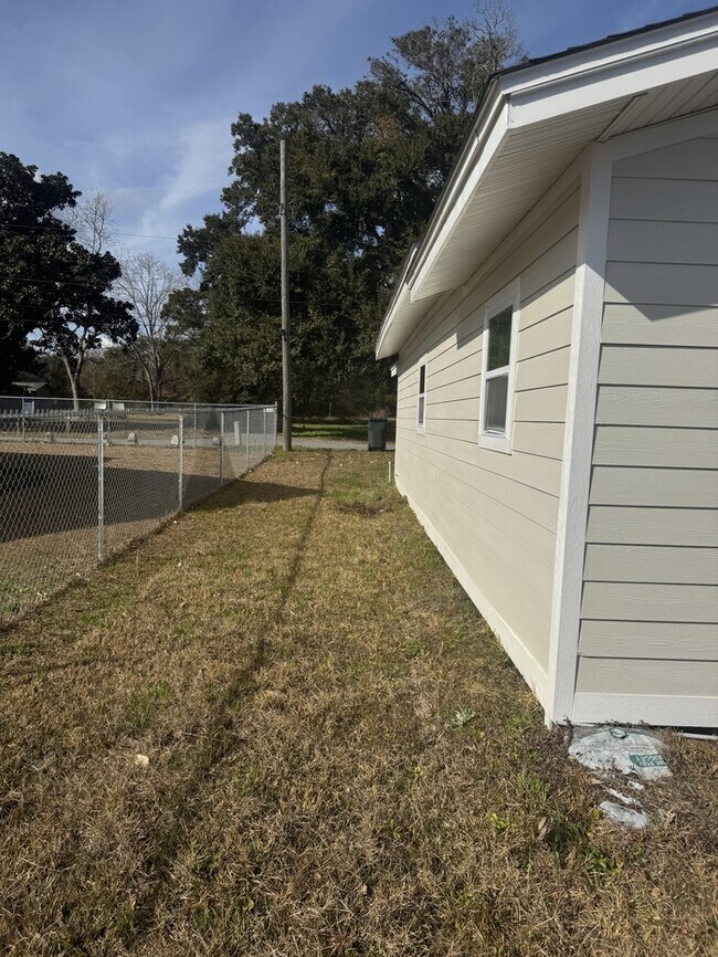 Photo - 3015 Melody Ln