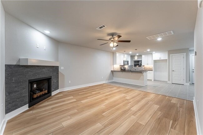 Photo - 503 W Arkansas St