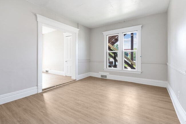 Photo - 2007 College St - Cedar Falls